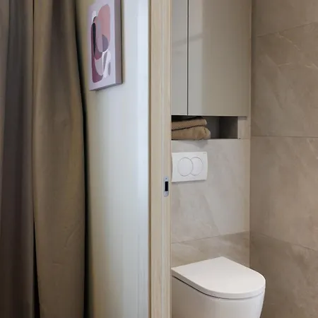 Cigale Bleue Avec Terrasse Et Piscine A Antibes