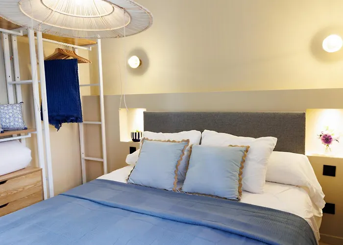 Cigale Bleue Avec Terrasse Et Piscine A Lejlighed Antibes