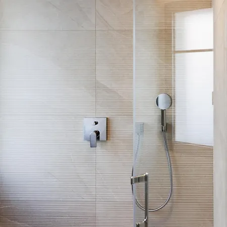 Cigale Bleue Avec Terrasse Et Piscine A Apartment Antibes