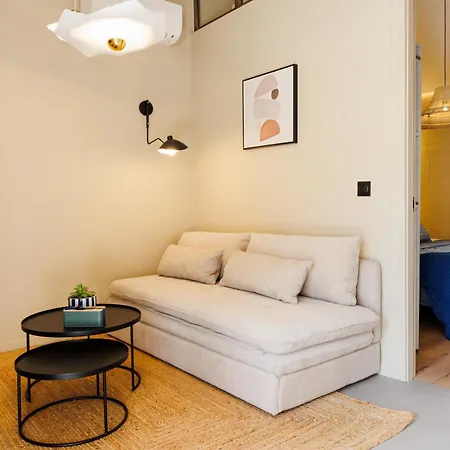 Cigale Bleue Avec Terrasse Et Piscine A * Antibes