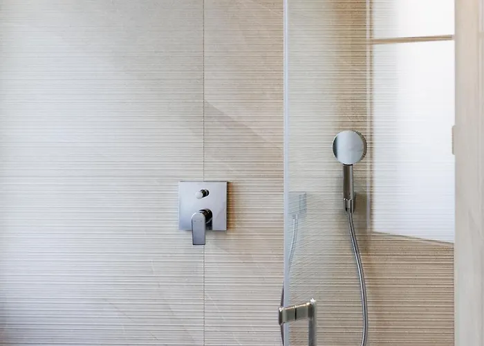 Cigale Bleue Avec Terrasse Et Piscine A Apartment Antibes