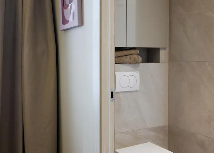 Cigale Bleue Avec Terrasse Et Piscine A Antibes