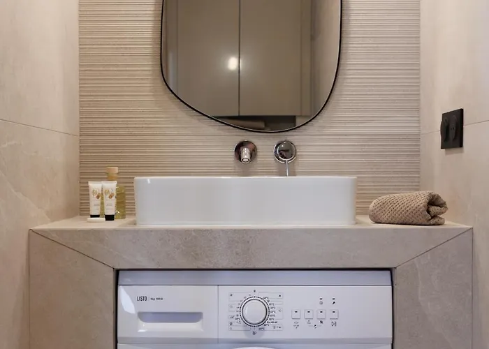 Cigale Bleue Avec Terrasse Et Piscine A Apartment Antibes